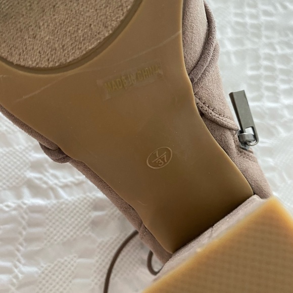 Tan peep toe booties - Picture 4 of 5